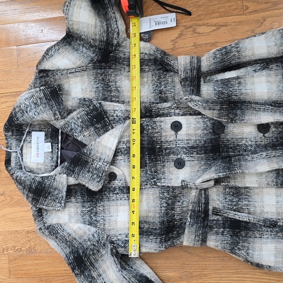 LIZ CLAIBORNE WOMEN'S BLACK, BEIGE AND WHITE COAT SIZE SMALL - Picture 9 of 16